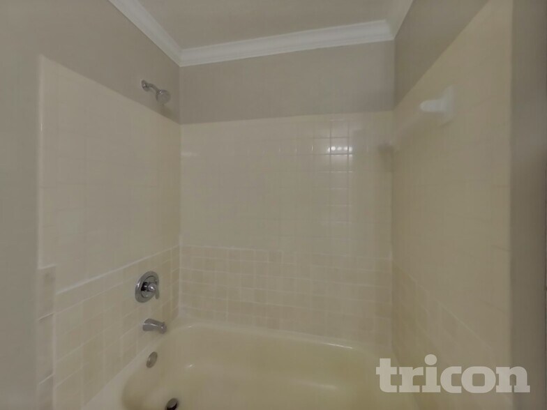 Building Photo - 1115 Oakhill St