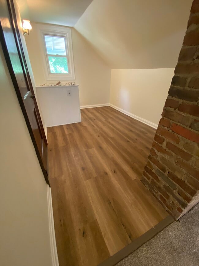 Building Photo - 6903 Buckingham Pl