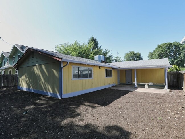 Building Photo - 15190 Highlands Harbor Dr