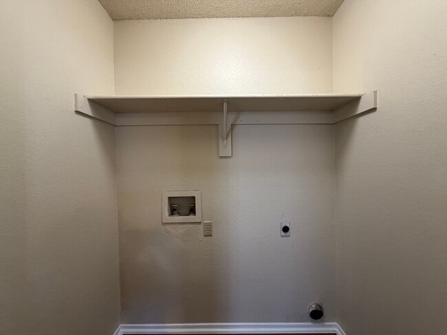 Building Photo - AVAILABLE NOW 3 BEDROOM 2 BATH DUPLEX IN NORTH RICHLAND HILLS