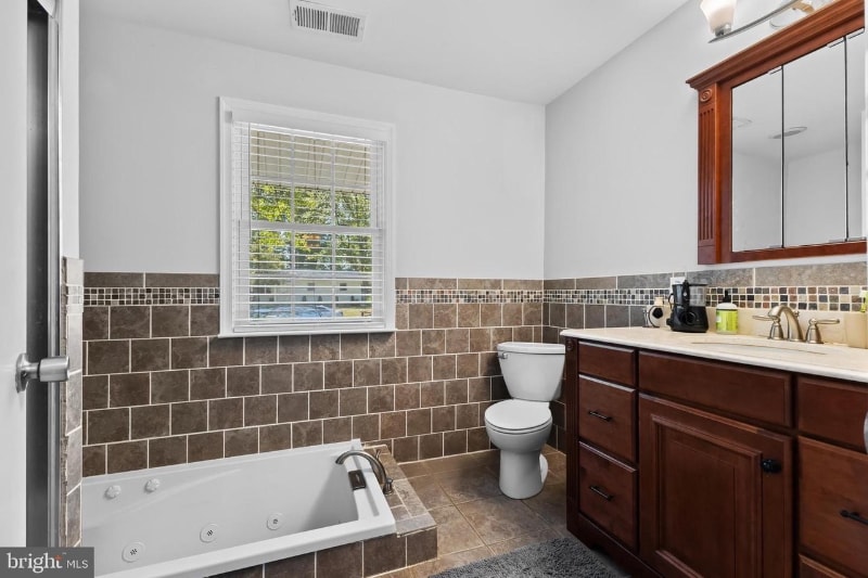 Building Photo - 4402 Wyres St