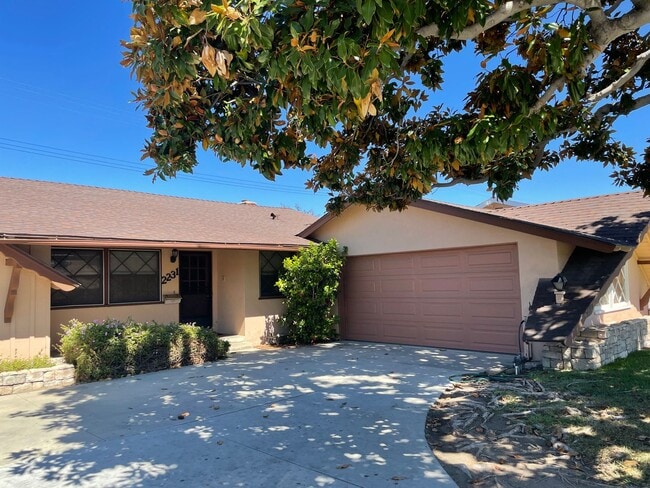 Building Photo - 4 Bedroom Mid-Century Classic Fullerton Ho...