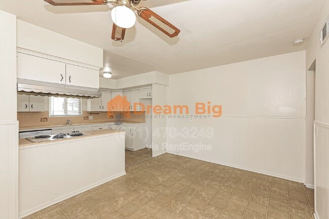 Building Photo - 5971 Sunland Pl
