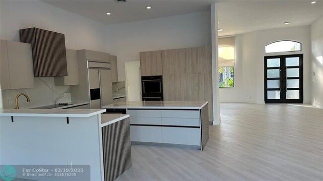 Building Photo - 2550 Jardin Terrace