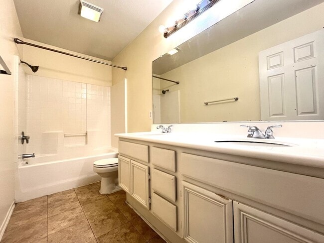 Building Photo - 4 bed, 2.5 bath located in Corona, CA!
