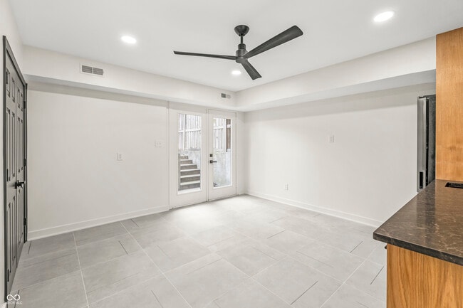 Building Photo - 512 Lockerbie Cir N