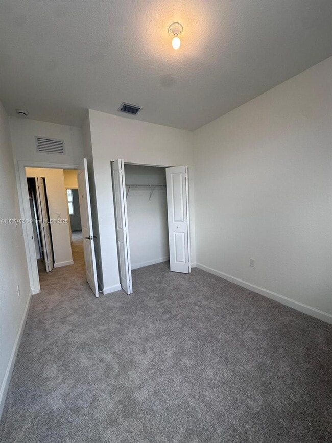 Building Photo - 1183 1st Ter