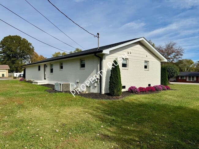 Building Photo - 7339 Brookside Dr