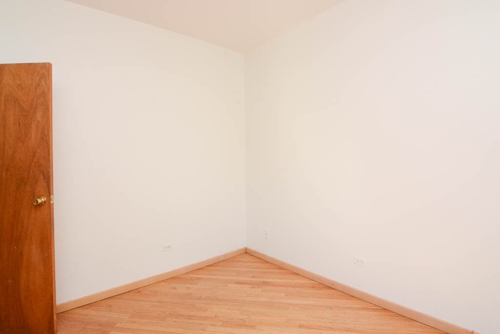 Building Photo - 533 N Claremont Ave