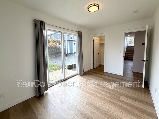 Building Photo - 254 N 1st St