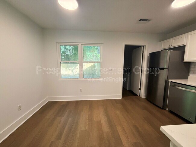 Building Photo - 258 Fleming Rd