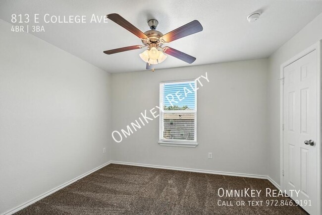 Building Photo - 813 E College Ave