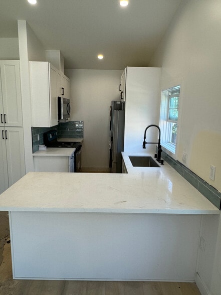 New Stainless Steel Appliances - 521 Mission St