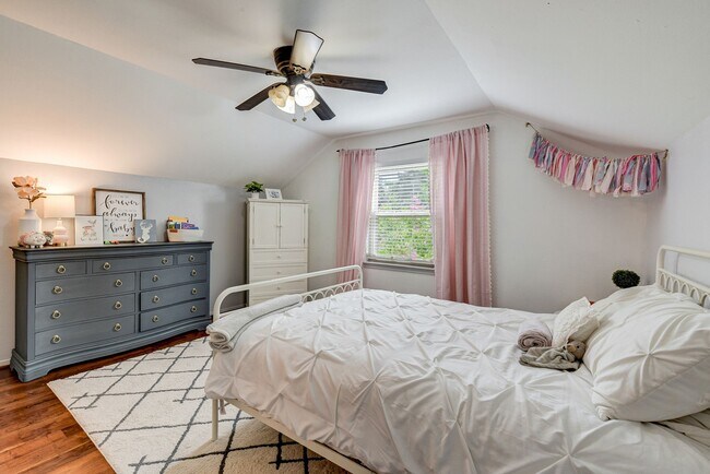 Building Photo - 10707 Piping Rock Ln