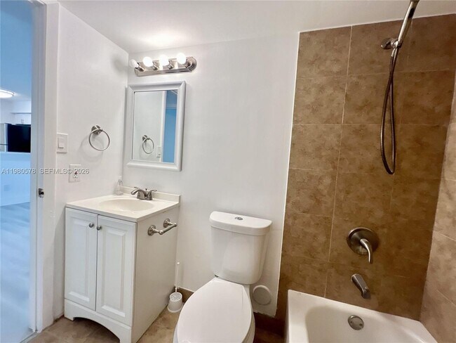 Building Photo - 640 S Park Rd