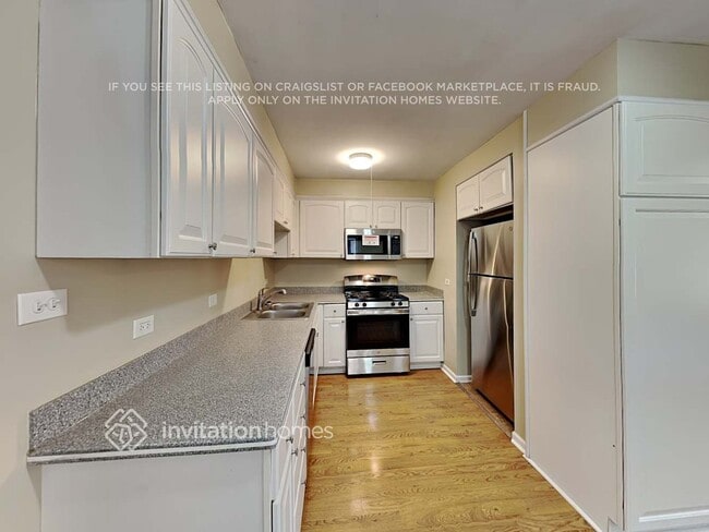 Building Photo - 5 E Adams St