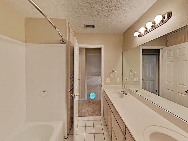 Building Photo - No Application Fee* $500 off first months ...