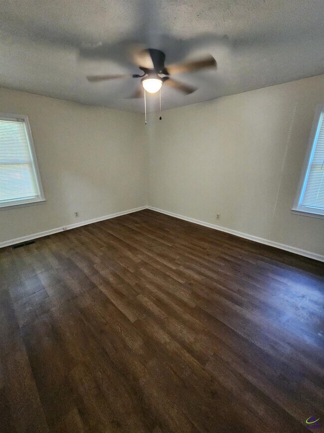 Building Photo - 1082 Lennox Pl