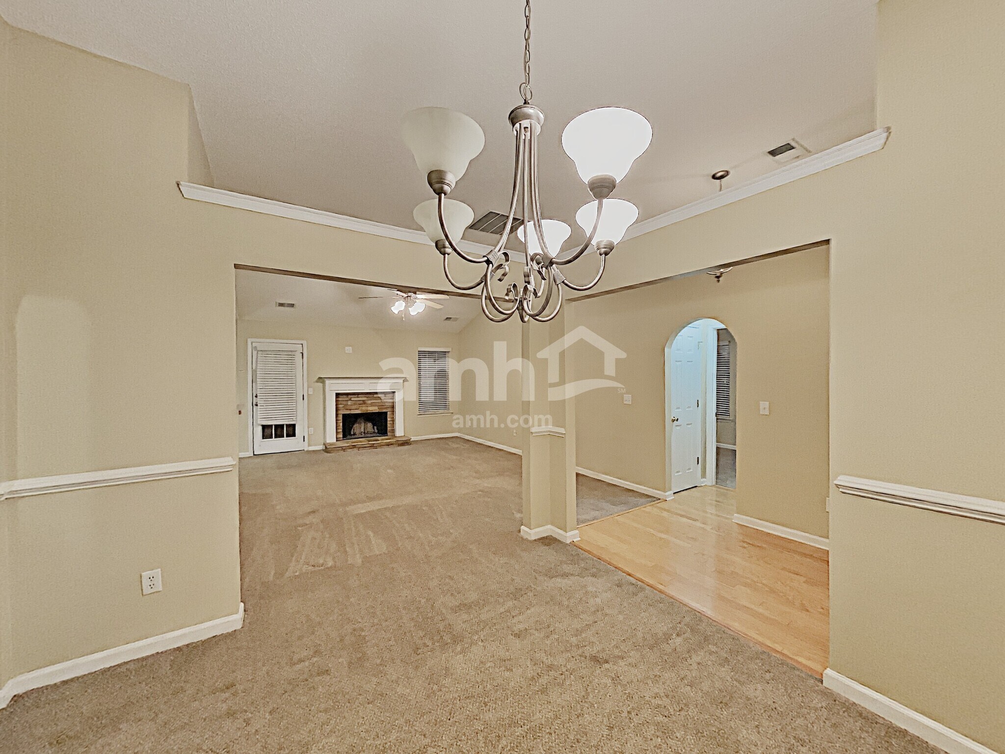 Building Photo - 466 Camella Cir