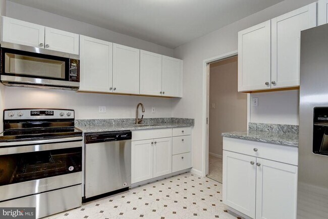 Building Photo - 9708 Kingsbridge Dr