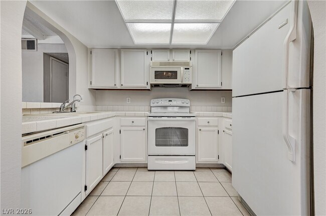 Building Photo - 6149 W Oakey Blvd