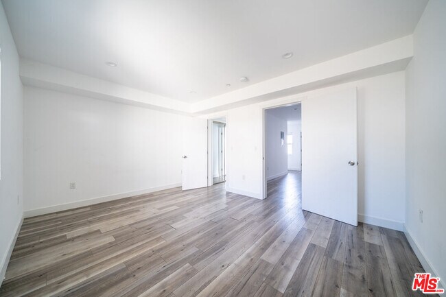 Building Photo - 5746 Elmer Ave