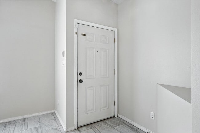 Building Photo - For Rent | 3 Bed / 2 Bath | 2 Car Garage |...