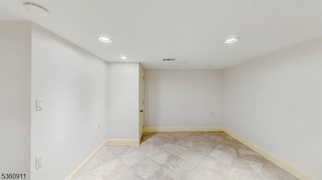 Building Photo - 104 Briar Ct