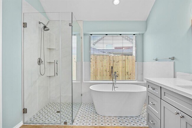 Building Photo - 4702 Forest Home Dr