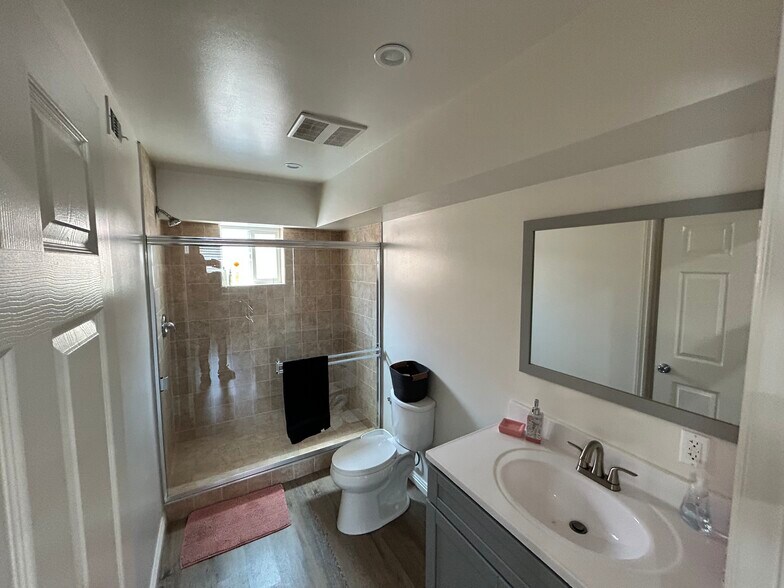 Building Photo - 6724 Nestle Ave