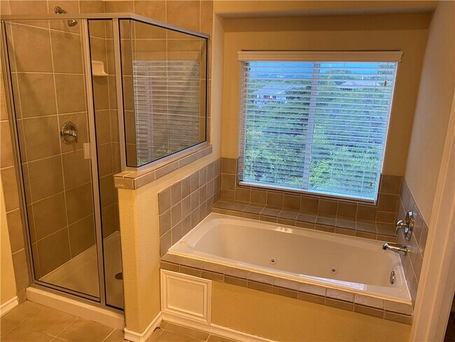 Building Photo - 2670 Crazyhorse Pass