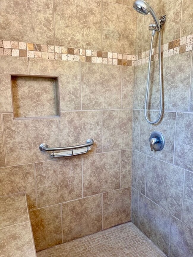 Building Photo - Fully Renovated 3 Bedroom Home