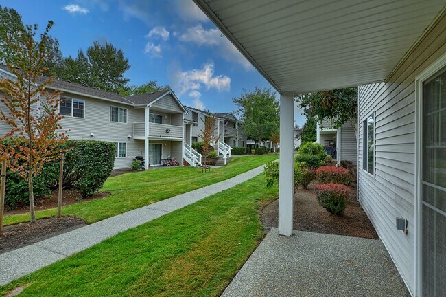 Building Photo - Charming 2-Bedroom Ground-Level Home in Qu...