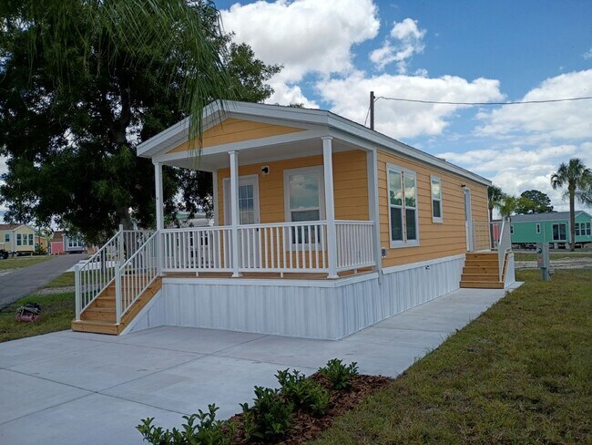 Building Photo - 32 Lily Dr