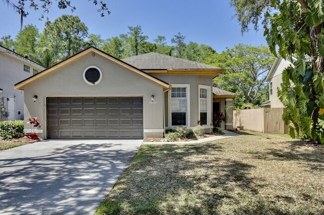 Primary Photo - Beautiful 3/2 Spacious Home with a 2 Car G...