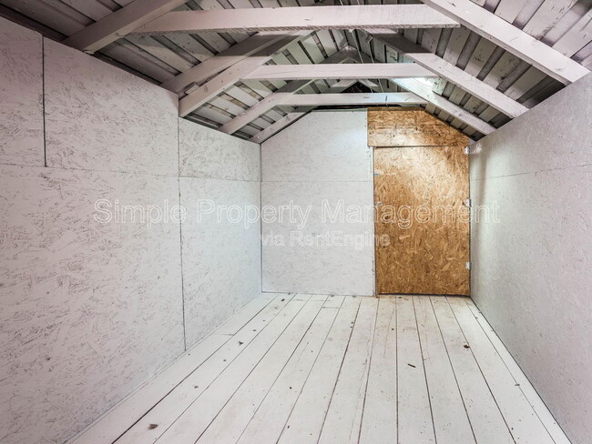 Building Photo - 812 N Broadway Ave