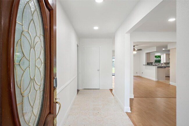 Building Photo - 6007 Claridge Dr