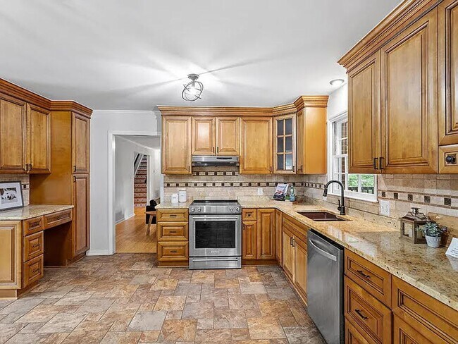 Building Photo - Stunning 3BD*, 4.5BA Clayton Home on a 0.7...