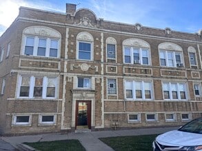 Building Photo - 4919 W Berteau Ave