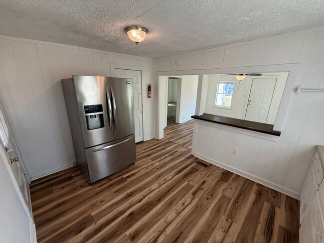 Building Photo - Charming 2-Bedroom Home for Rent – Spaciou...