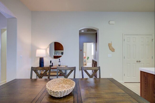 Building Photo - 4321 Strathmore Pl
