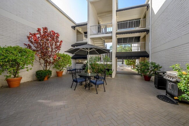 Building Photo - First-floor 1-bedroom, 1.5-bath condo in  ...