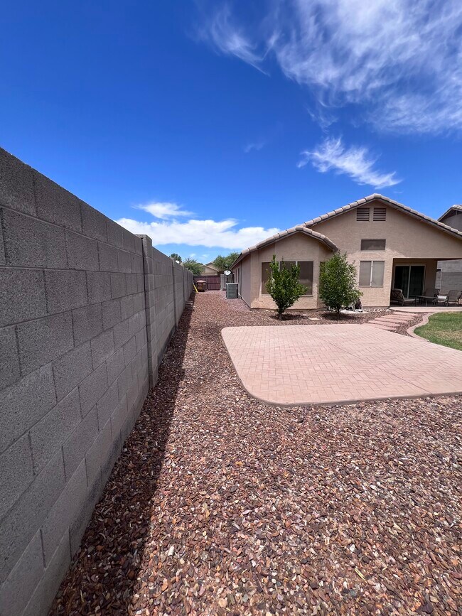 Building Photo - 8021 W Joedad Terrace