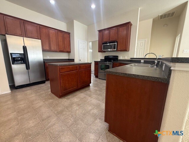 Building Photo - 2001 Hearthstone Dr