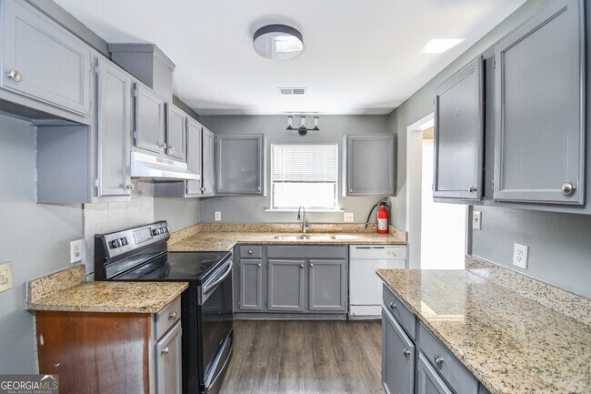 Building Photo - 735 Oak Dr