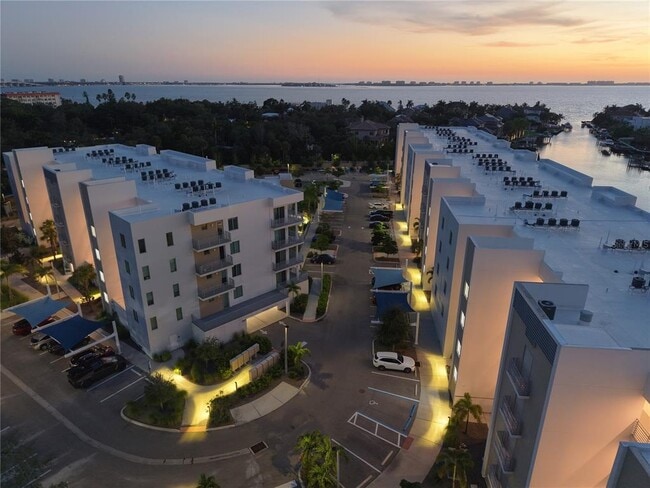 Building Photo - 1709 N Tamiami Trl