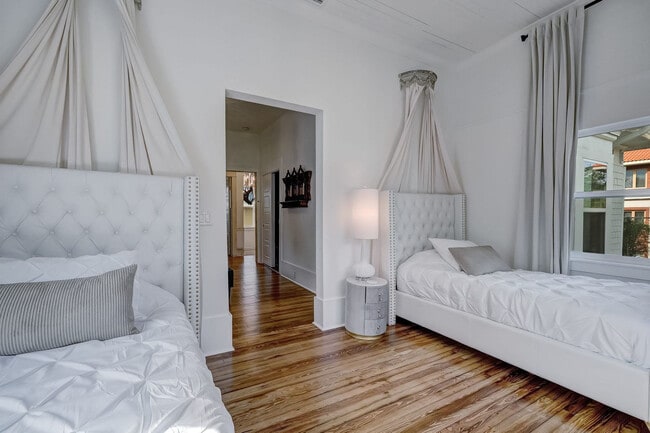 Building Photo - 20 M L King Ave