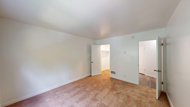 Building Photo - 1829 Lincoln Ave