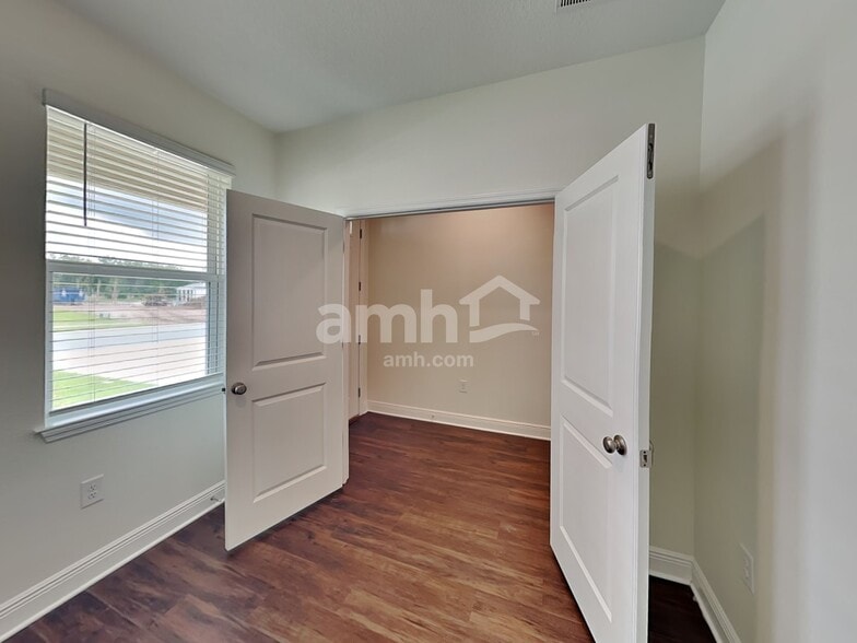 Building Photo - 14531 Cedar Ml Dr