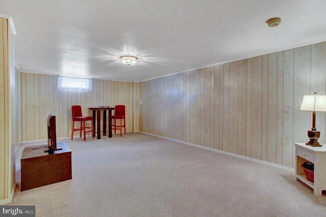 Building Photo - 3 Bedroom Home